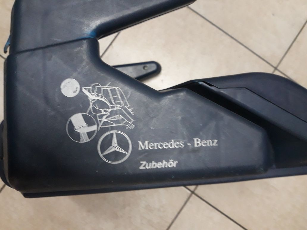 Fotelik samochodowy uniwersalny  podkładka dla dziecka Mercedes Benz