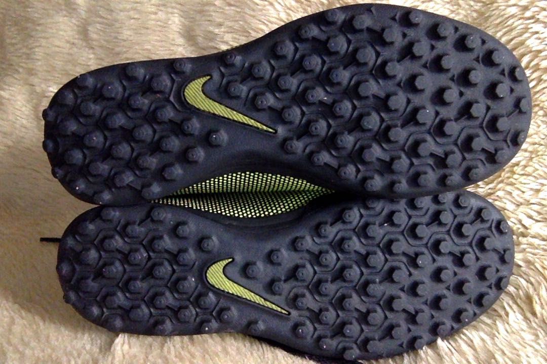 Buty piłkarskie turfy Nike Bravatax 36 wkładka 23 cm.