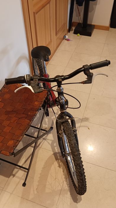 Bicicleta com mudanças roda 20