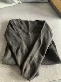 Ciepły czarny sweter rozmiar S 83% wełna