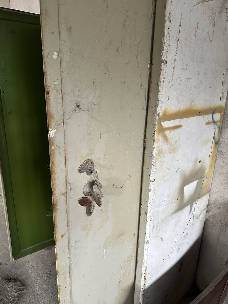 Szafa pancerna stara solidna