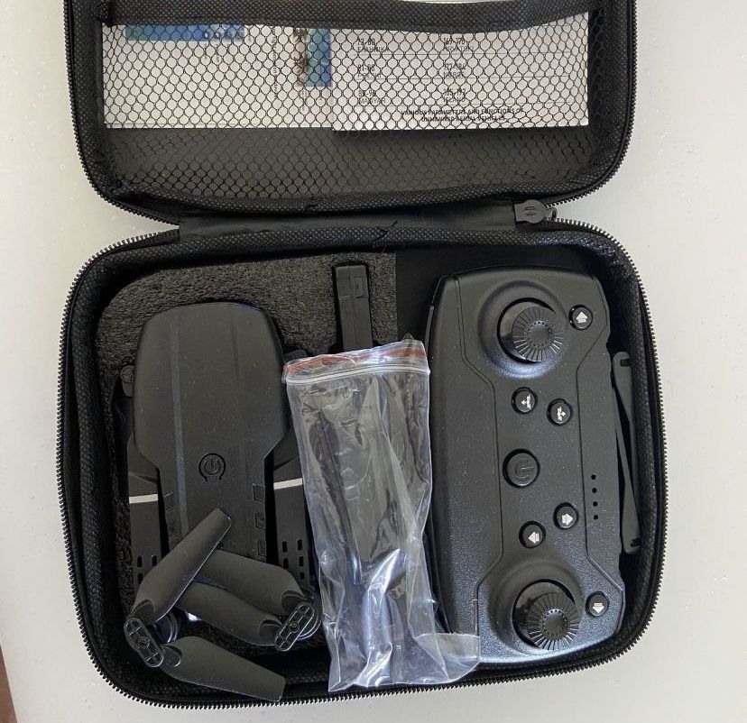 Drone preto de fácil uso com camera e 3 baterias - como novo