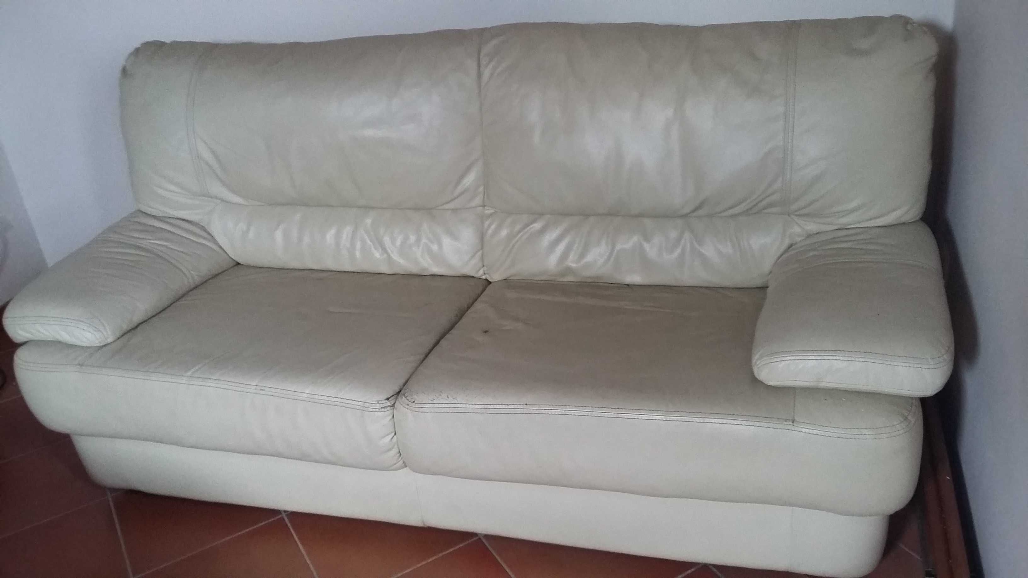 Sofá em pele usado
