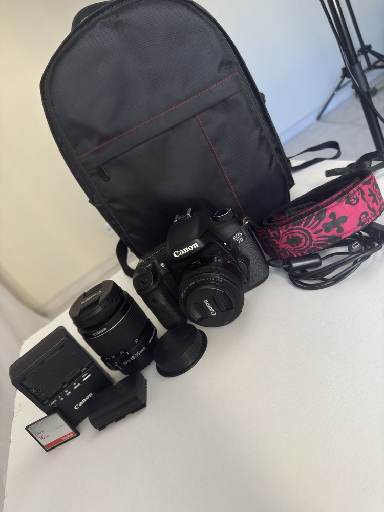 Câmera 7D da marca Cânon - Kit e Acessórios