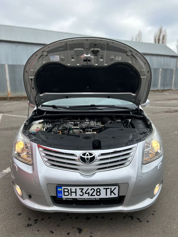 Автомобиль Toyota Avensis