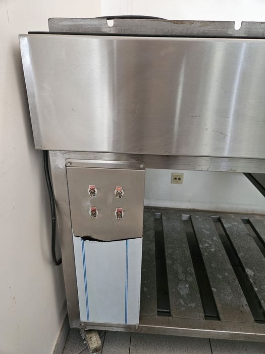 Grelhador a carvão elétrico profissional