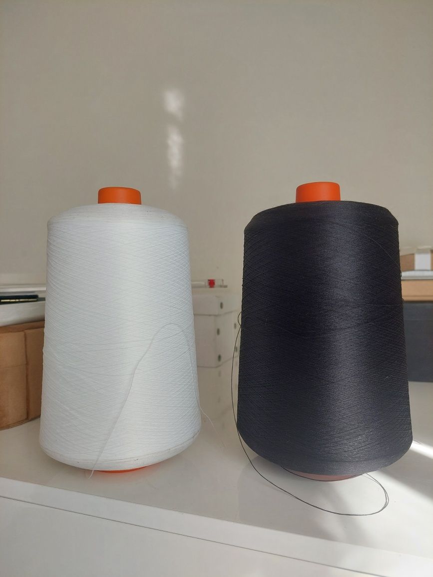 Bobina grande de linha branca para coser licras