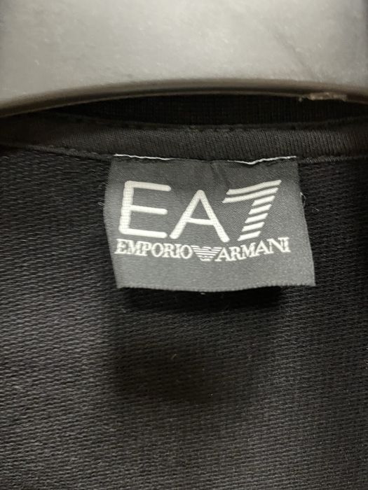 Продам кофту armani ea7