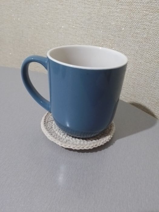 В'язана підставка для чашки у вигляді котика