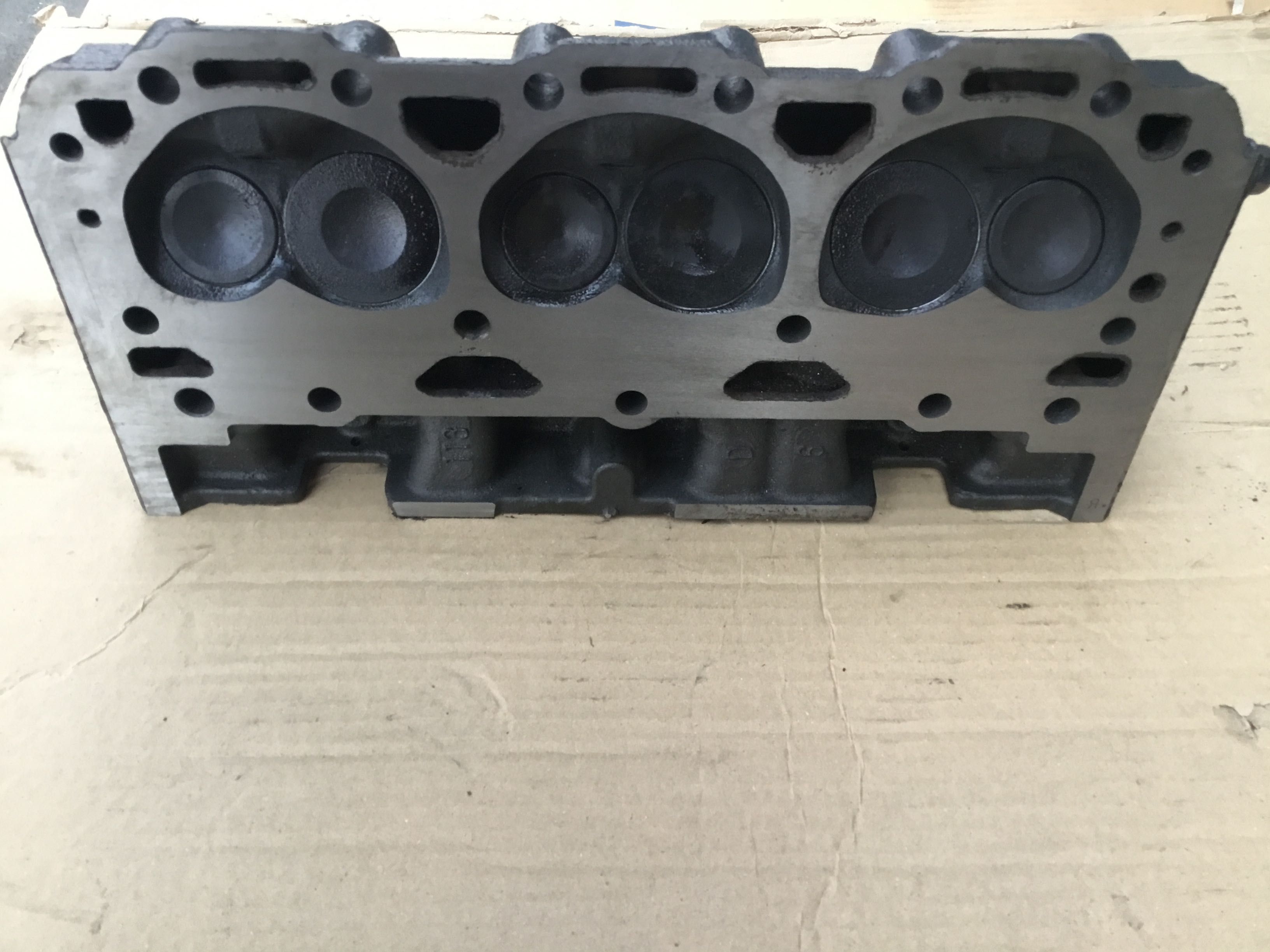 Головка блоку циліндрів GM12557113 Mercruiser 8271783 Volvo 3861911