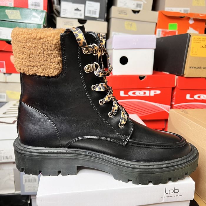 Ботинки жіночі Vanessa Wu. Розмір 39. Оригінал!!!