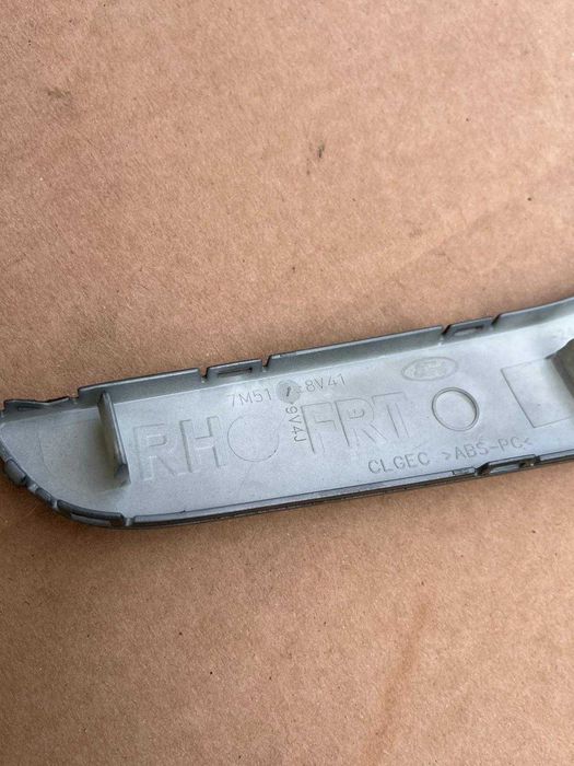 Listwa dekoracyjna uchwytu drzwi prawy przód FORD KUGA MK1