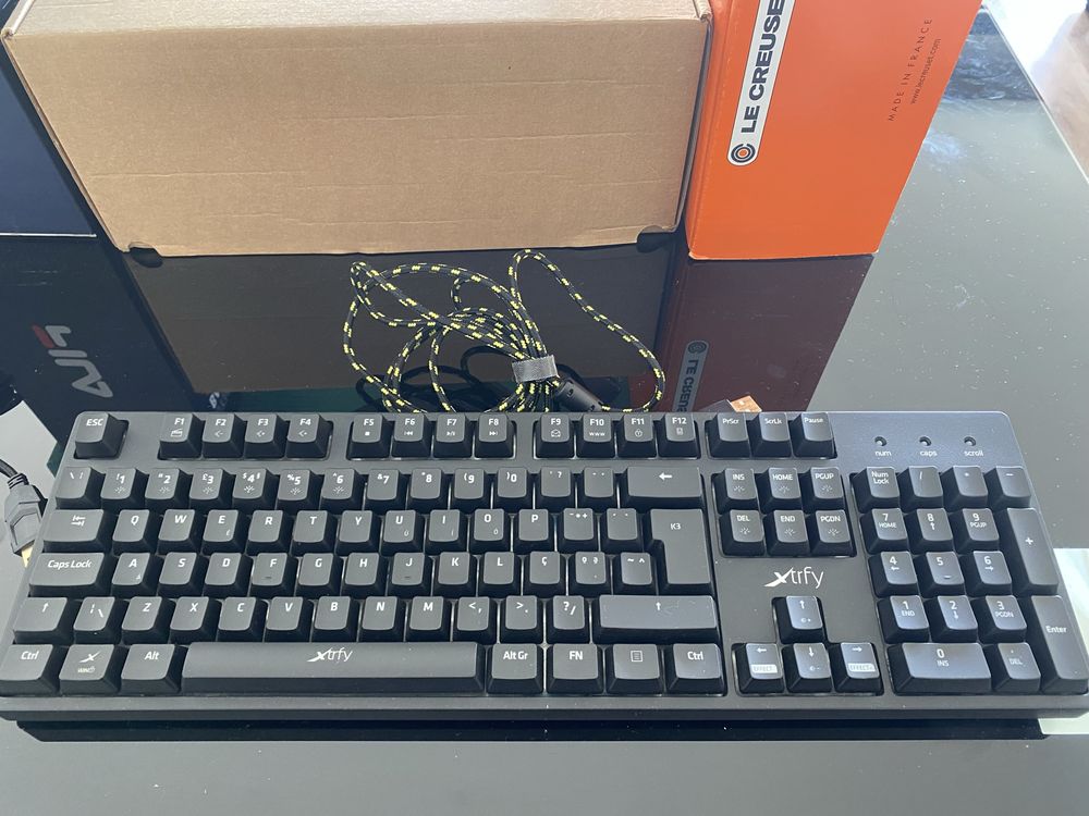 Teclado Mecânico XTRFY + KROM Rato RGB Lighting