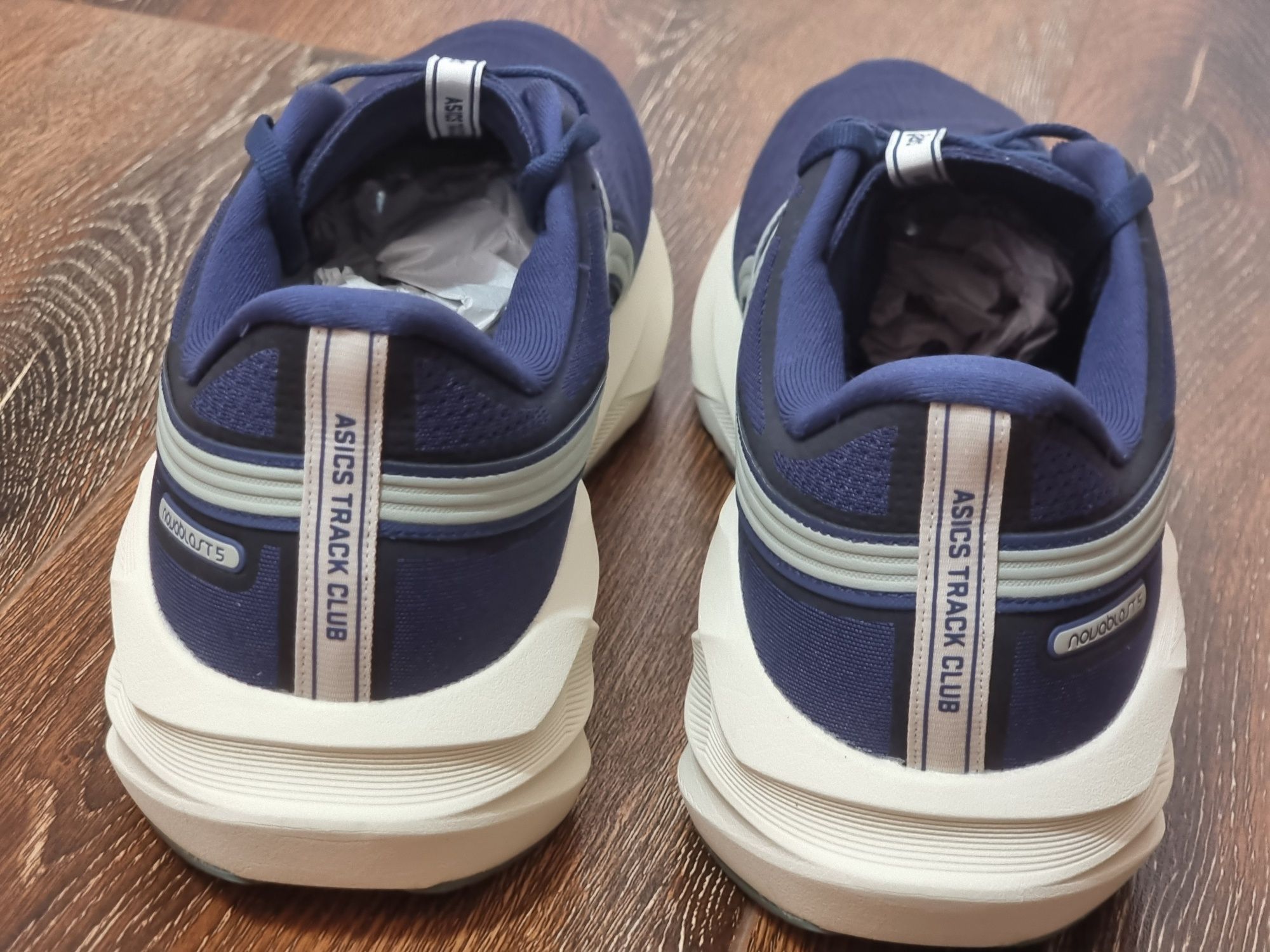 Оригінал 100% чоловічі кросівки asics novablast 5  eur 48