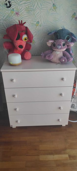 2 comodas cor de rosa