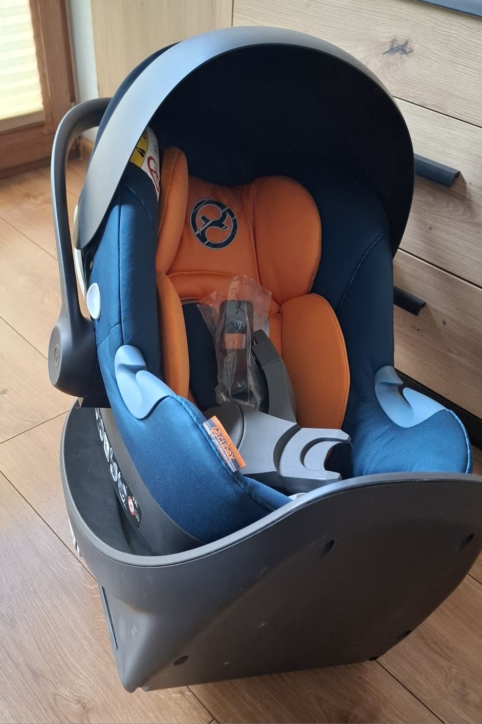 Fotelik Cybex Aton + baza Cybex. Stan bdb