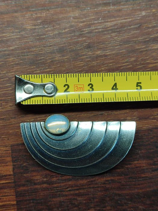 Geometryczna broszka z opalitem półokrąg modernizm retro vintage