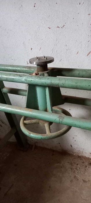 Trzymak rzeźbiarski, imadło obrotowe.