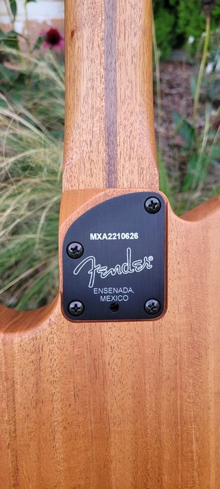 Fender Acoustasonic Telecaster  bialy wyprzedaż instrumentów.