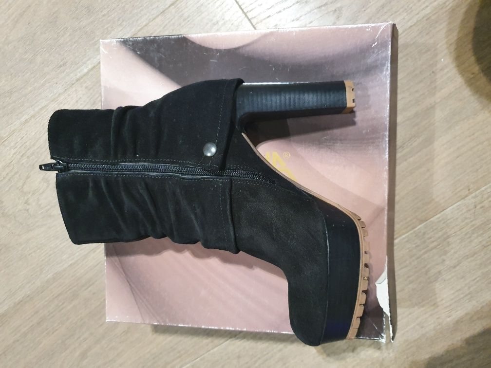 Buty botki czarne włoskie wysokie na obcasie rozm.39