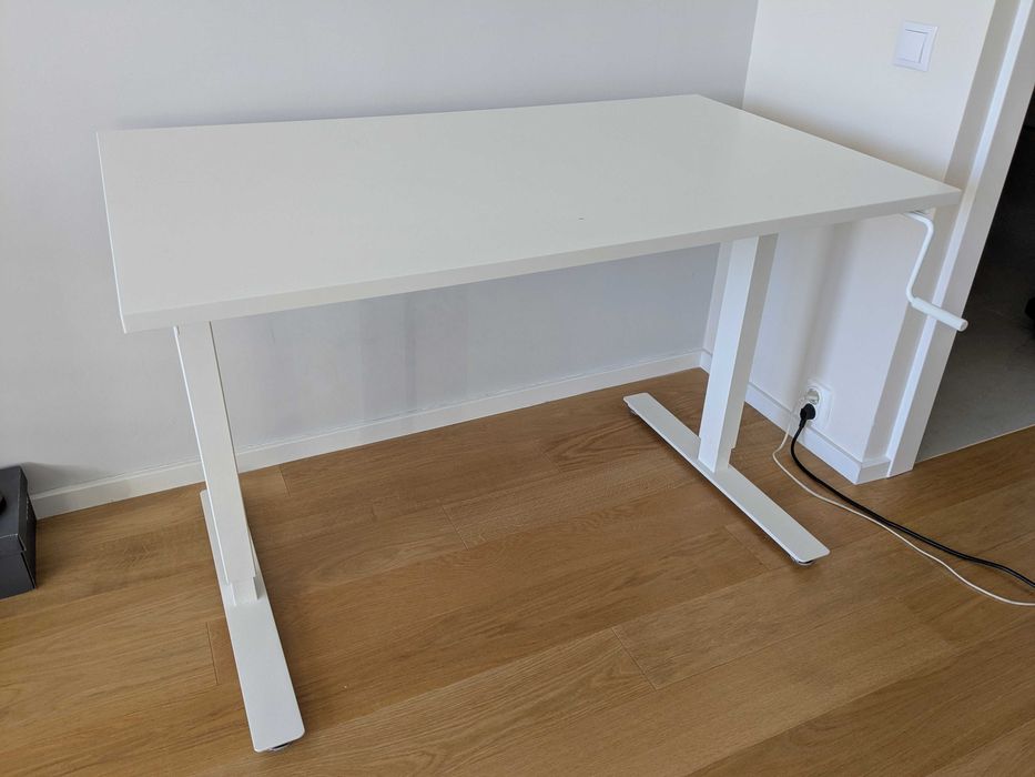 Biurko TROTTEN z regulacją wysokości