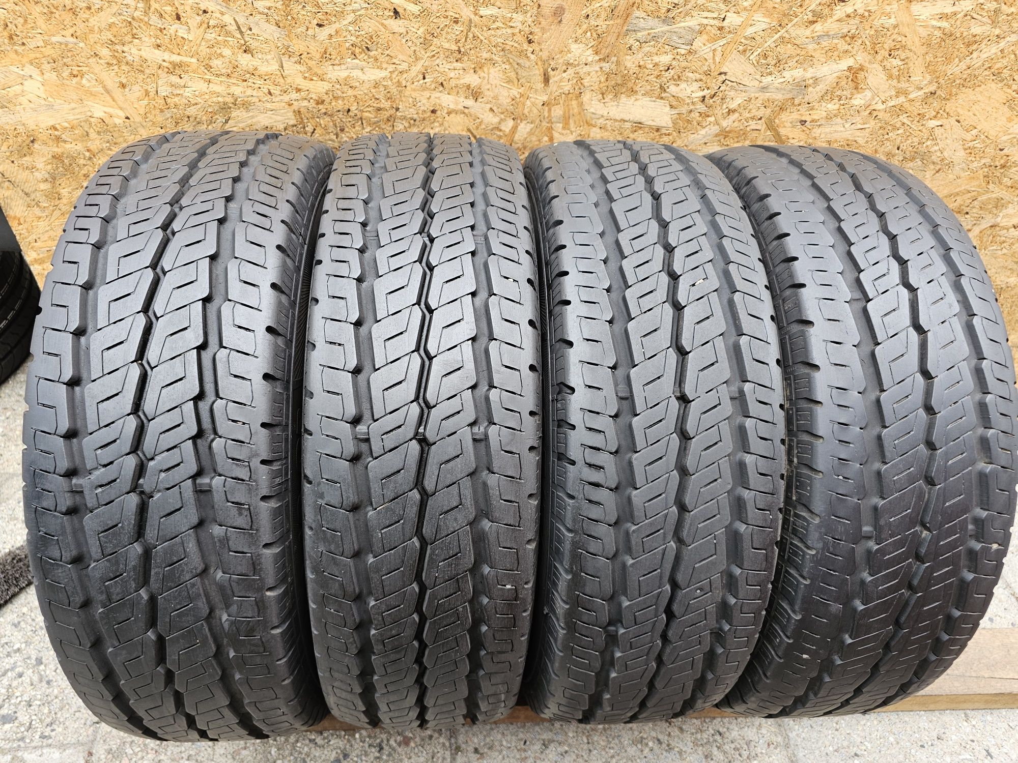 Idealne!!  9mm. 225/75 r16C Continetal Vanco Camper.