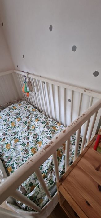 Berço e colchão Ikea