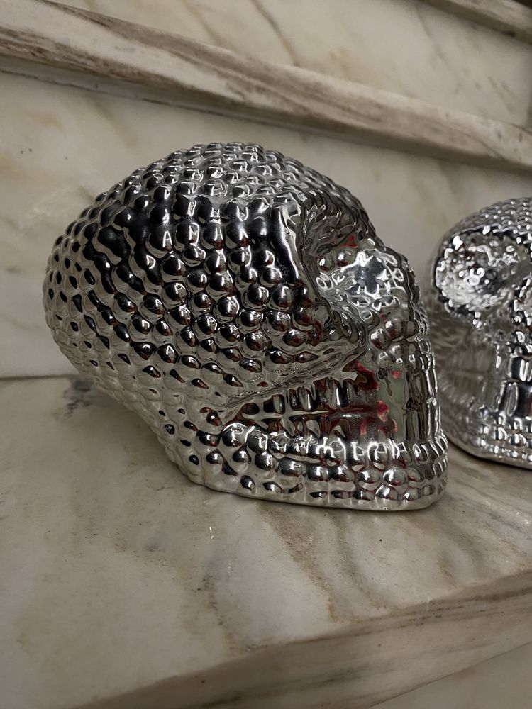Figurki srebrne czaszki dwie sztuki