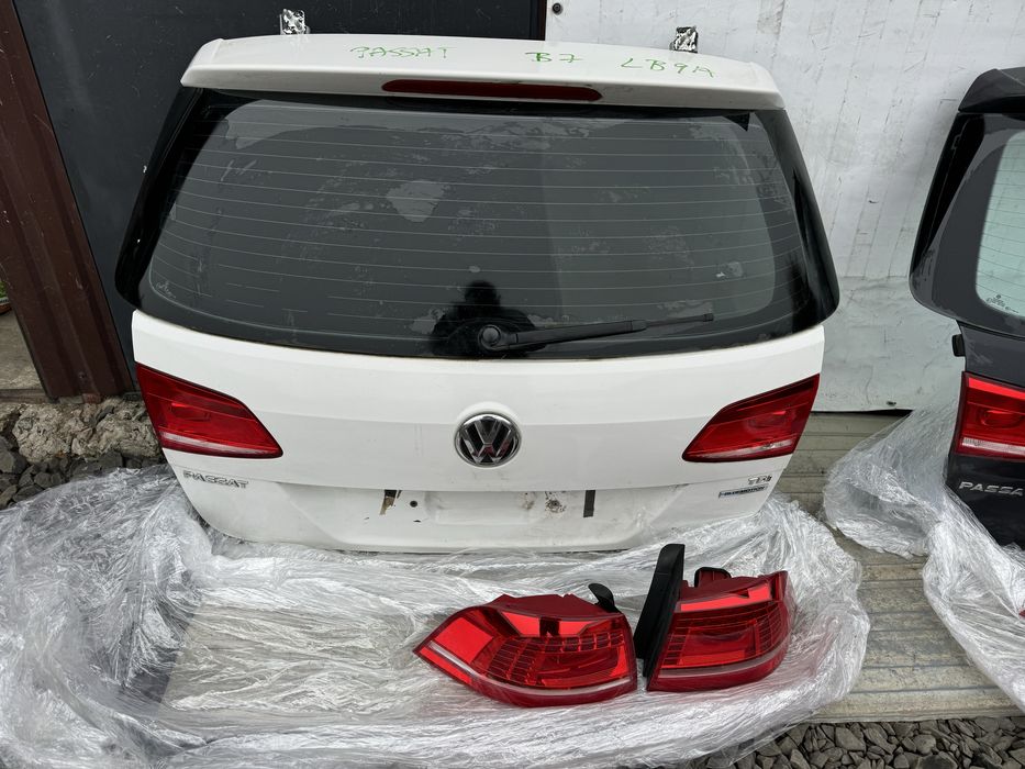 Кришка багажника ляда Passat B7 Пассат Б7 фонарь