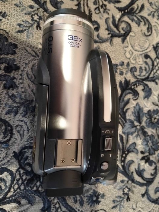 видеокамера PANASONIC VDR-D220