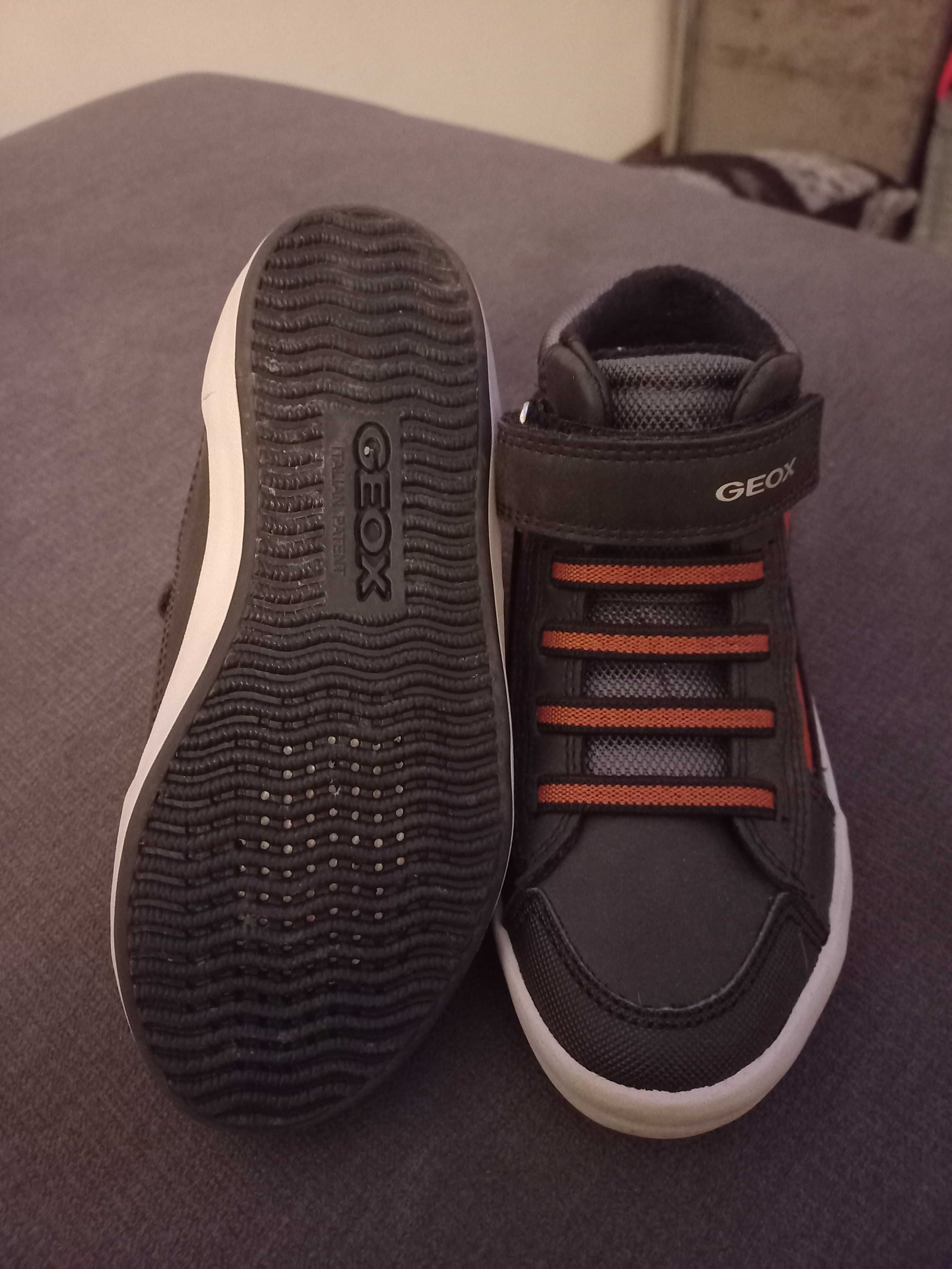 Botinhas Geox 29