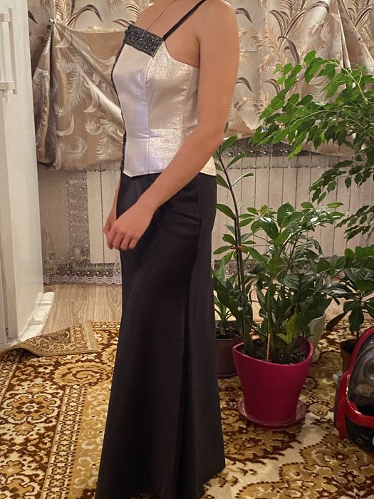 Корсет з атласною юбкою