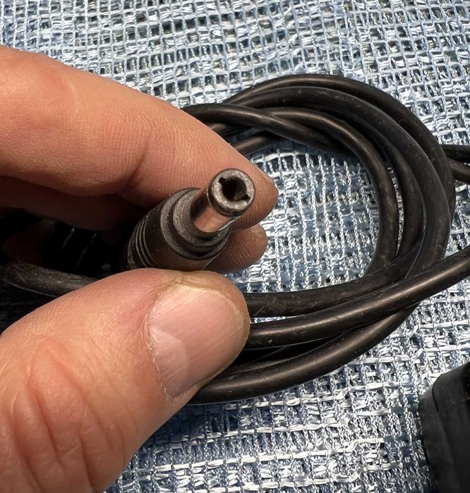 Блок питания TOSHIBA (зарядное/адаптер) 19V 3.95A 75W 5.5х2.5 ADP-75SB