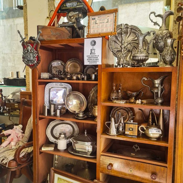 Escudo Heráldico Duas Espadas Cruzadas – Parede Medieval (38 cm)