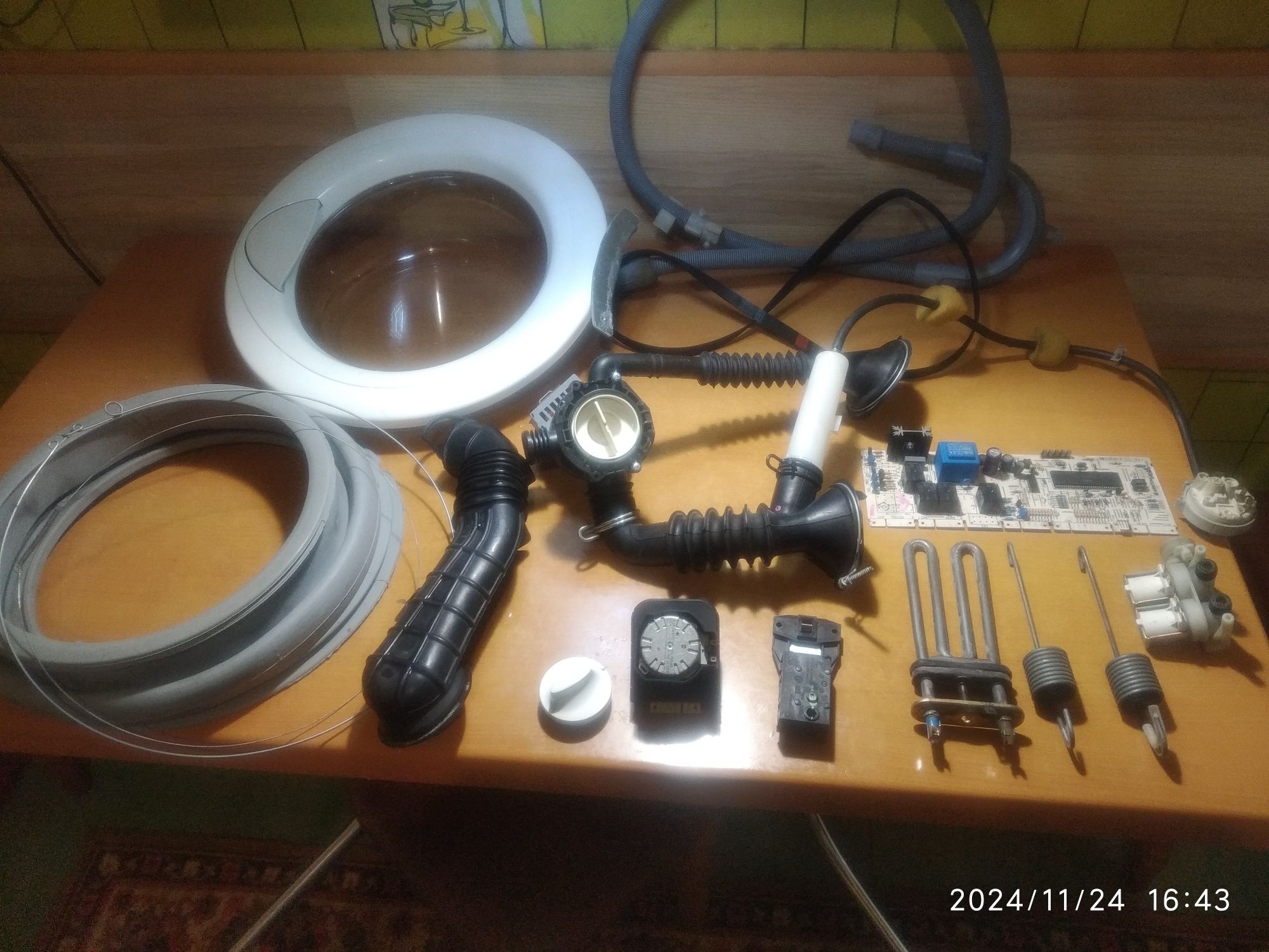 Продам запчасти к стиральной машинке.