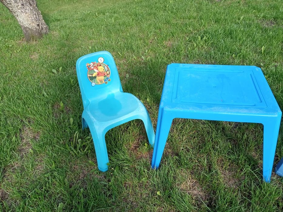 Stolik i krzesełka ogrodowe dla dzieci