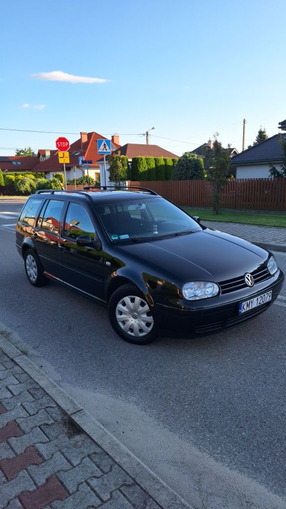 Volkswagen Golf 4 1,6 benzyna  wersja Pacific,climatronic, elektr.szyb