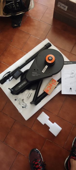 Rolo Van Rysel D100 + Zwift Cog and Click