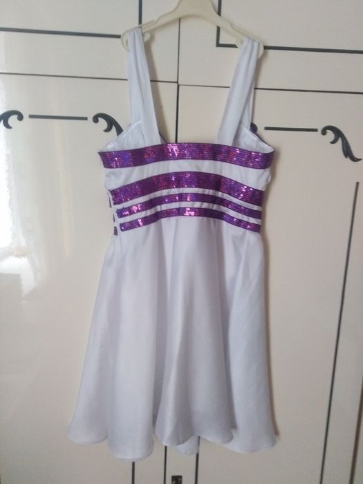 Платье на девушку.