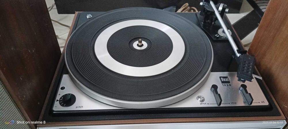 Dual Hs130 gramofon z przedwzmacniaczem i oryginalnymi  kolumnami