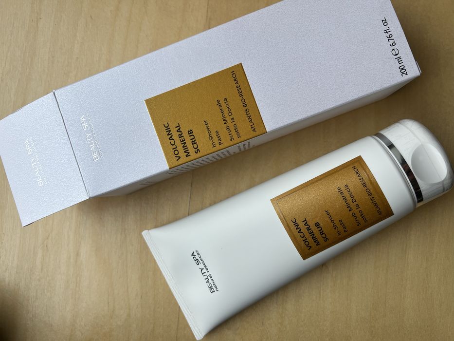 Гарний подарунок Антицелюлітний моделювальний скраб для душу