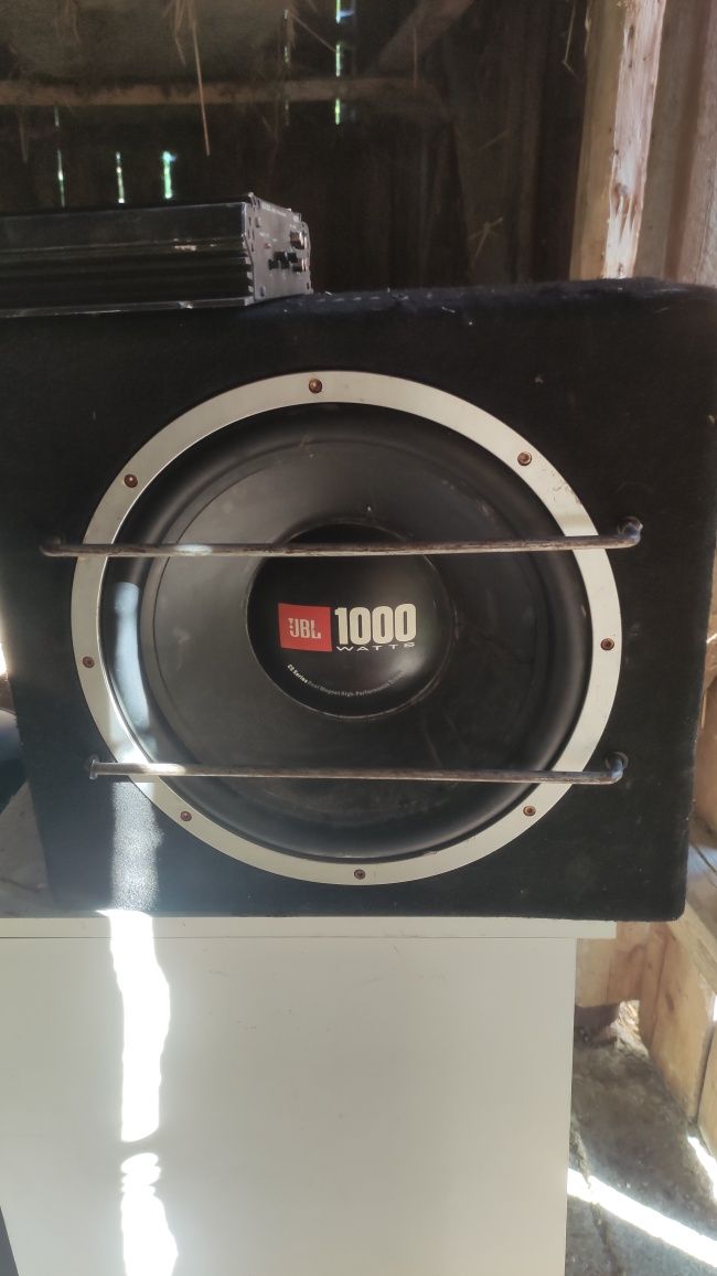 Skrzynia basowa  JBL 1000w wzmacniacz 600w