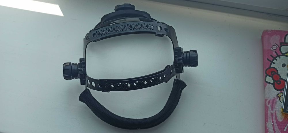 Крепление для сварочной маски, наголовник