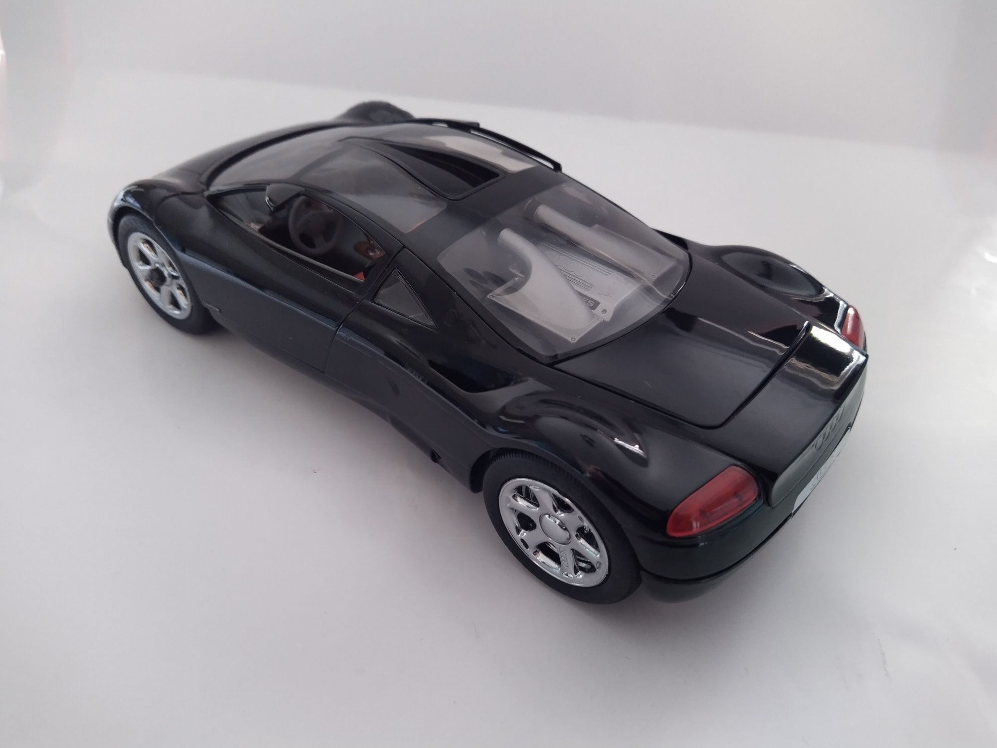 Audi Avus Revell Skala 1:18