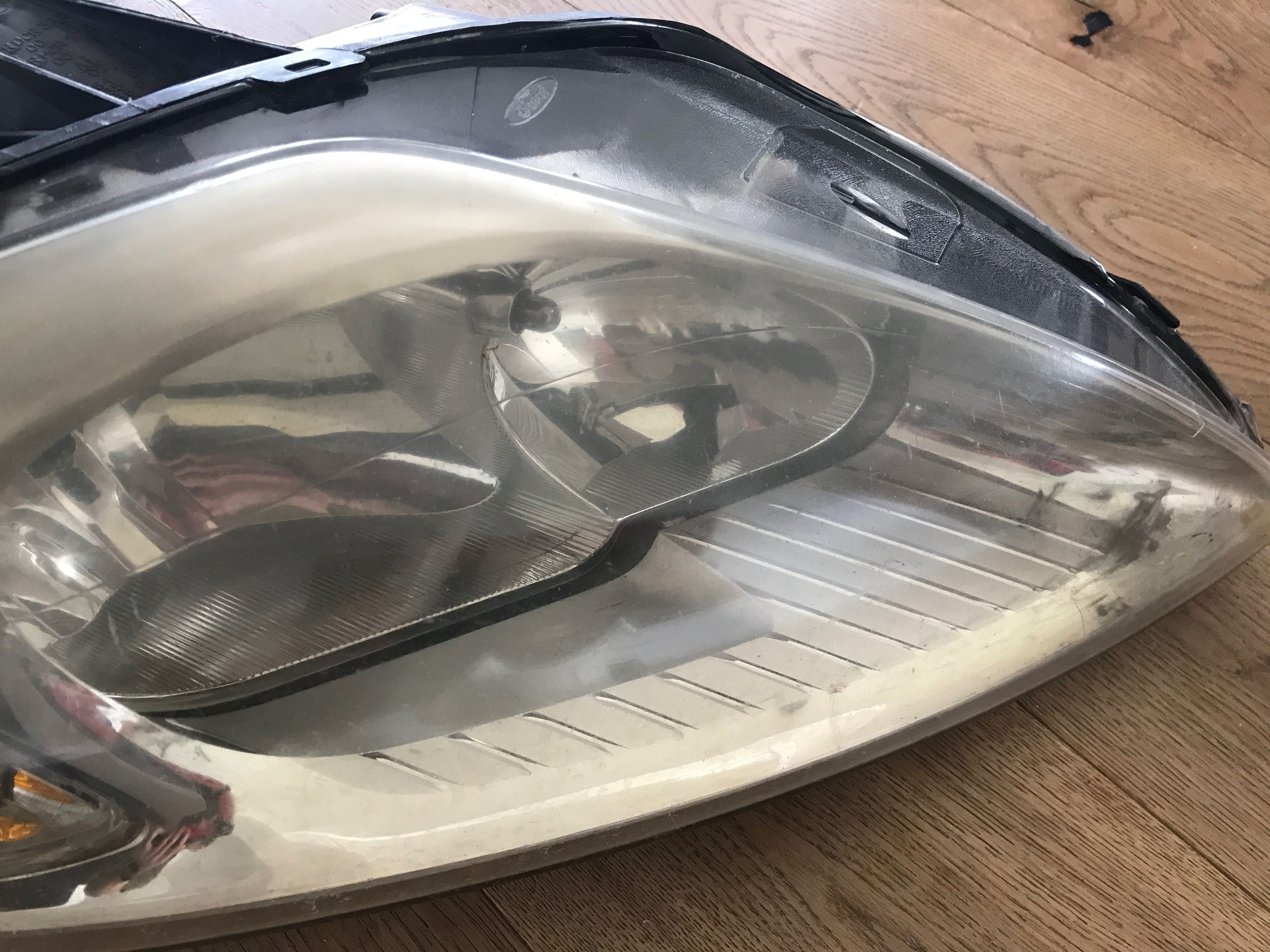 Lampa prawy przód ford mondeo mk4