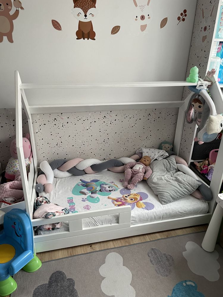 Łóżko domek dla dziecka z materacem