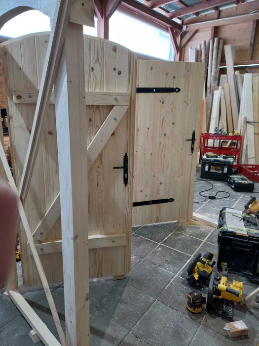 Drzwi łukowe do piwniczek ziemianek na wymiar pomieszczen gospodarcze