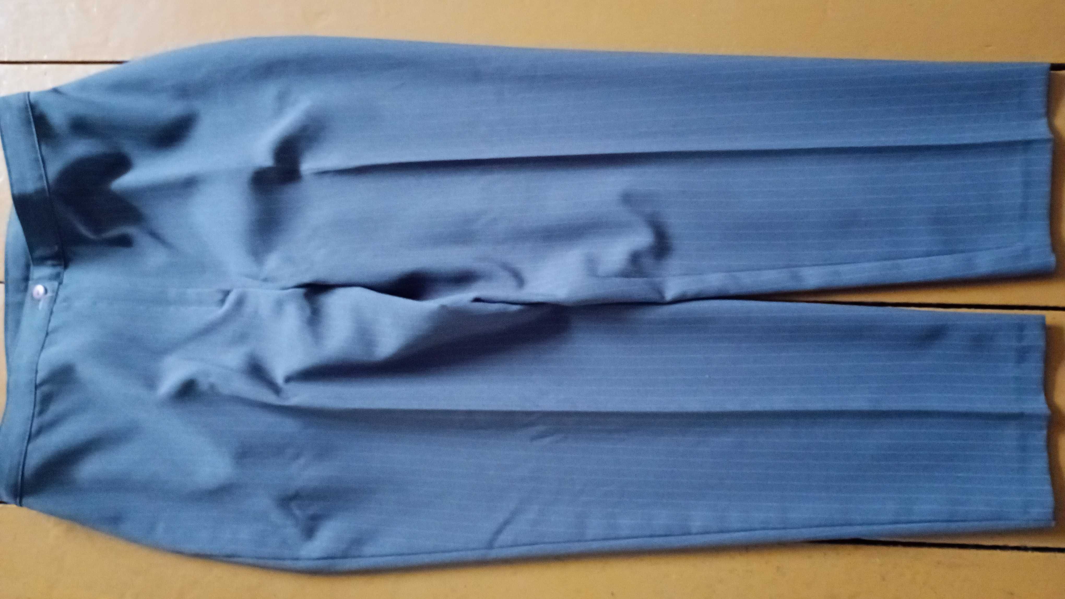 Eleganckie spodnie damskie, szare w paski, rozmiar z metki 44