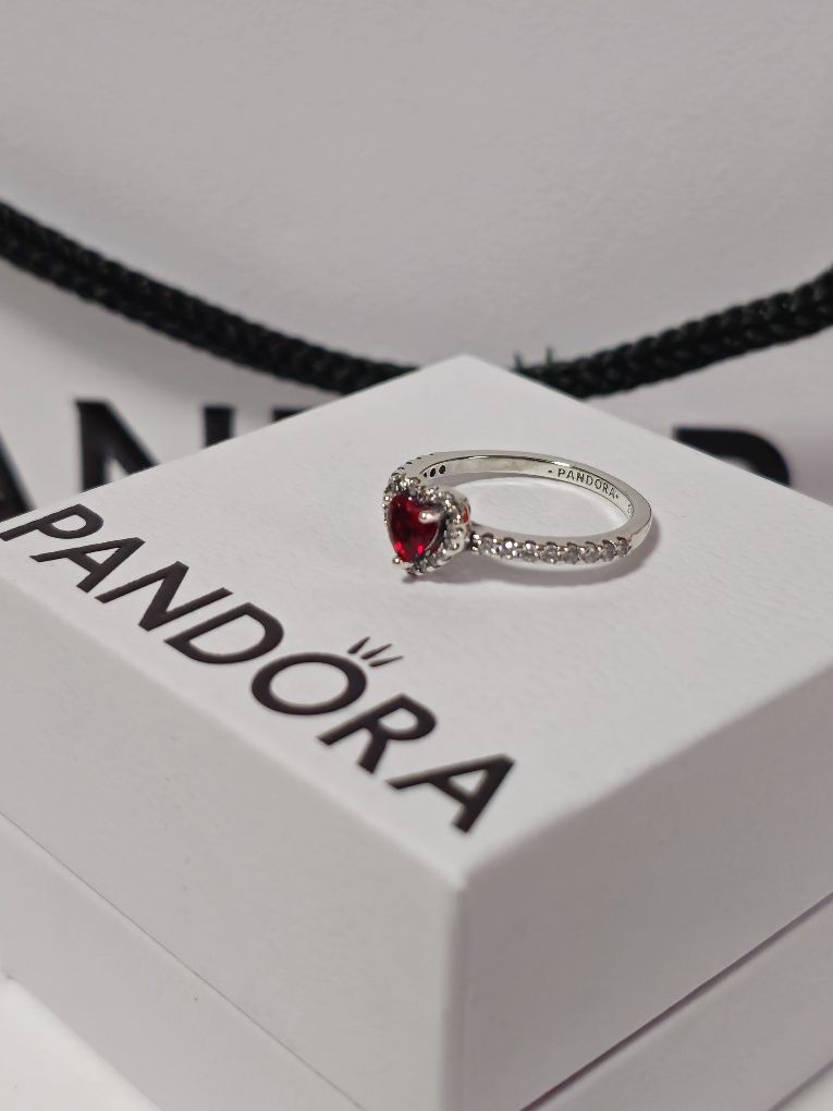 Pandora Pierścionek Klasyczne czerwone serce 52