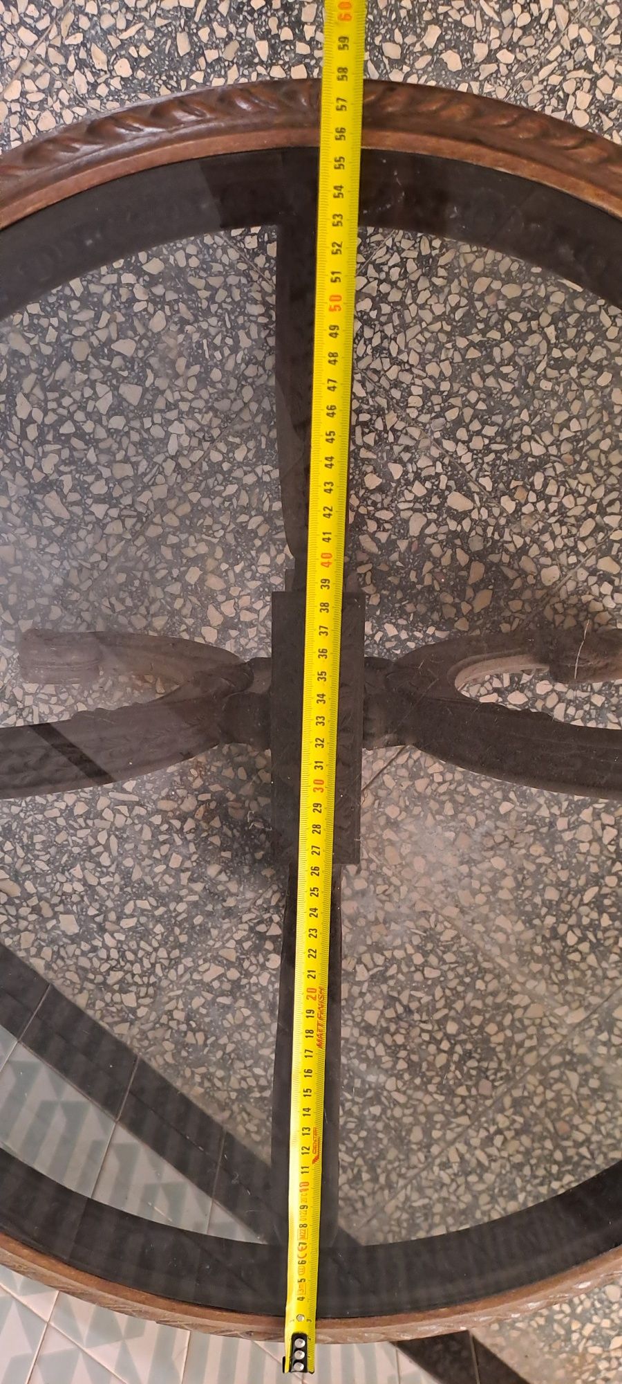 Mesa de centro madeira maciça e tampo em vidro